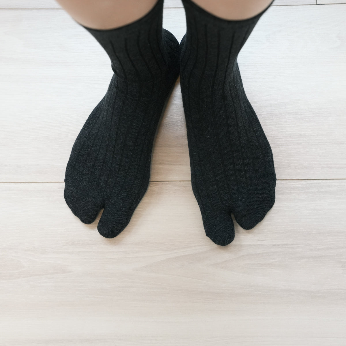 Wide Stripe Split-Toe Socks