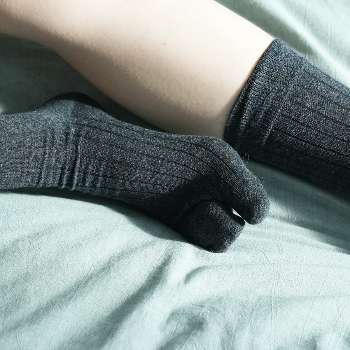 Wide Stripe Split-Toe Socks