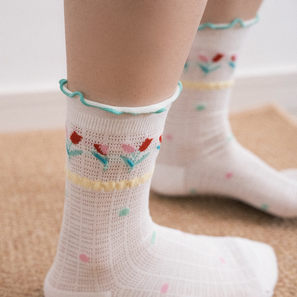 Cuty Flower Lace Hollow-Out Mid-Calf Socks