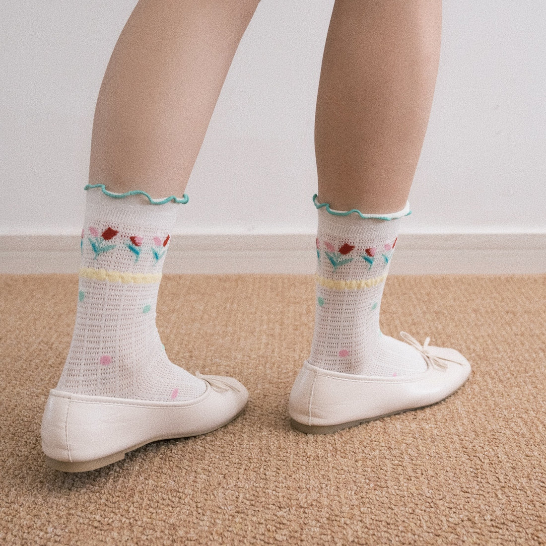 Cuty Flower Lace Hollow-Out Mid-Calf Socks