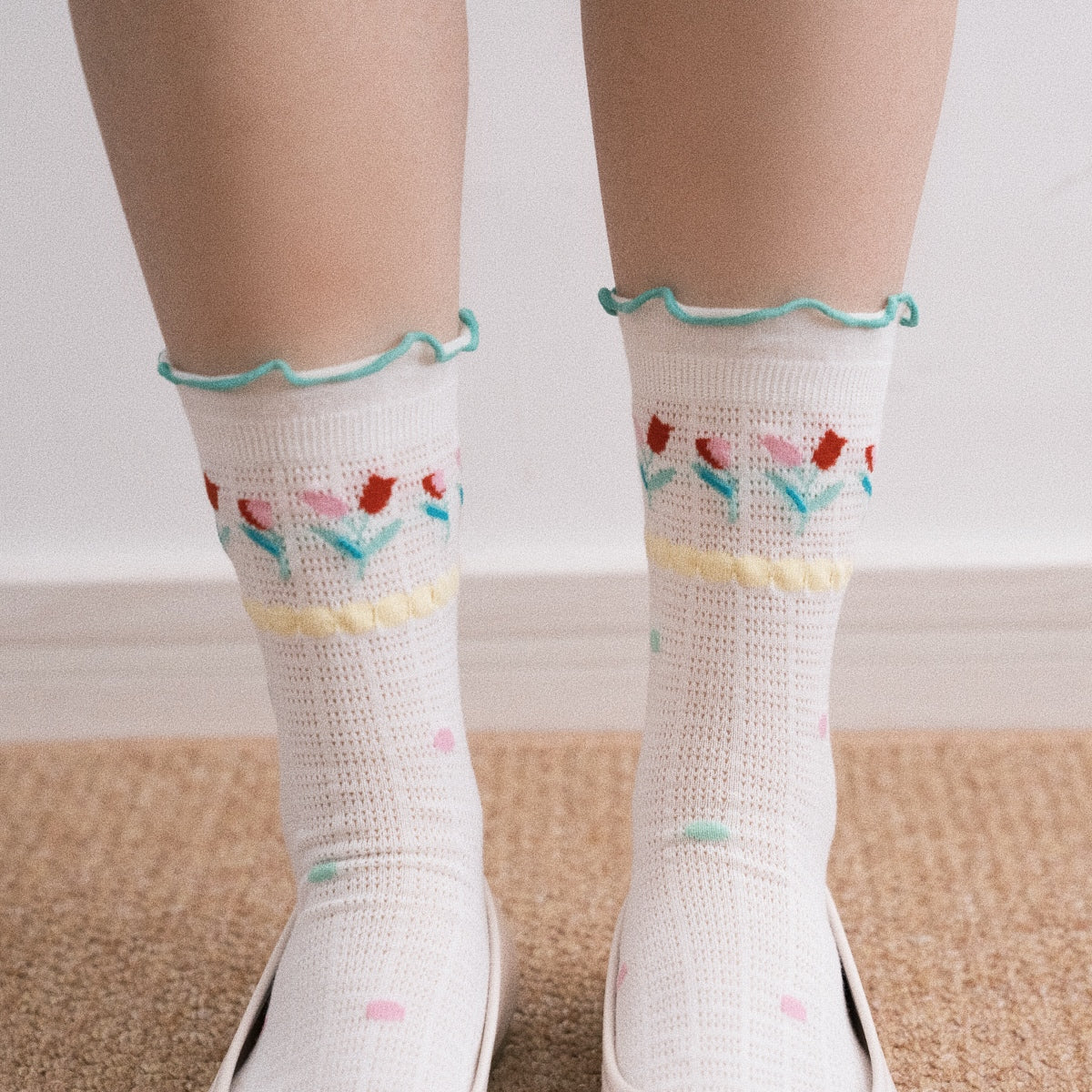 Cuty Flower Lace Hollow-Out Mid-Calf Socks